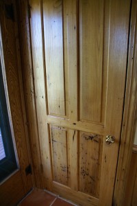 古材チェストナットで制作したドア