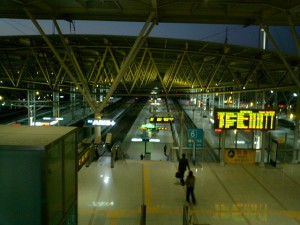 早朝のソウル駅構内