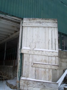 古い納屋の入り口